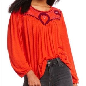 Unworn beautiful peasant style blouse.